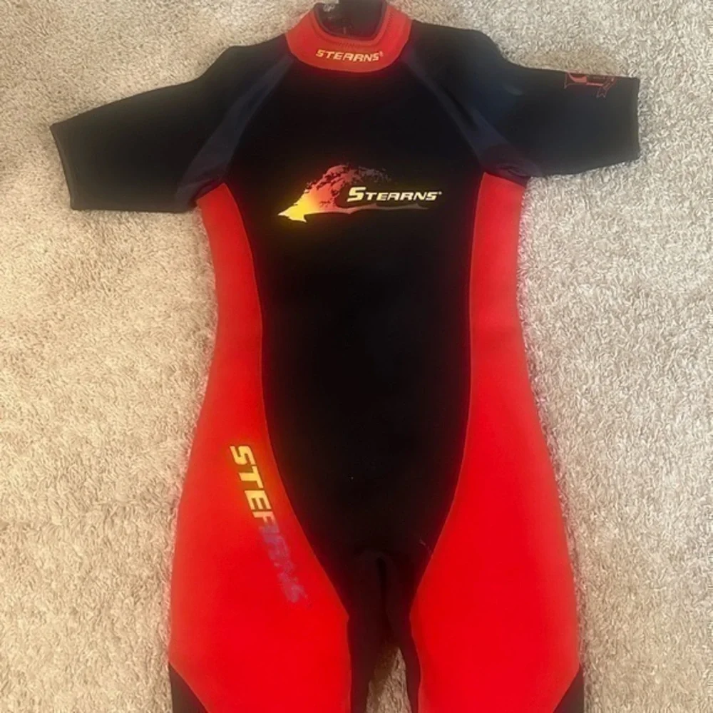 Stearns Shorty Wetsuit Red Black Size L Back Zip 70% Neoprene 30% Nylon